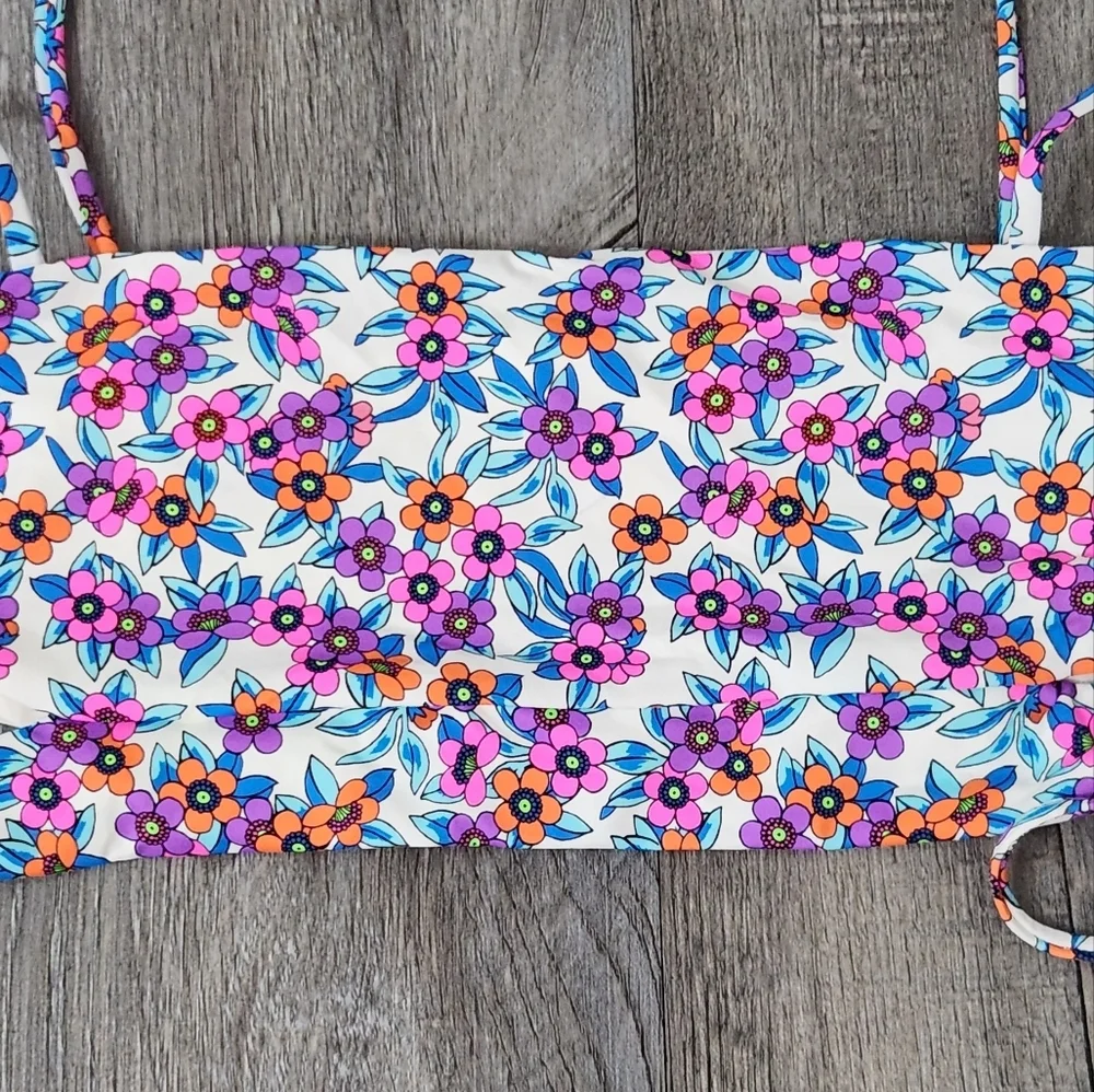 New!Frankie's Bikinis Flower Farm Bikini‎ Top